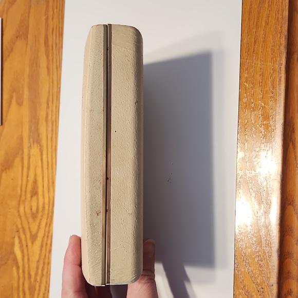 Vintage Ivory Earring Box - Picture 2 of 7